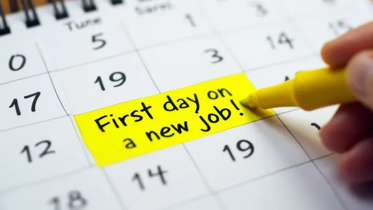Bilde av kalender med teksten "First day on a new job!"
