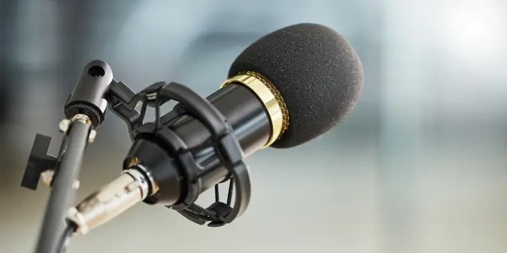 Mikrofon i podkast studio